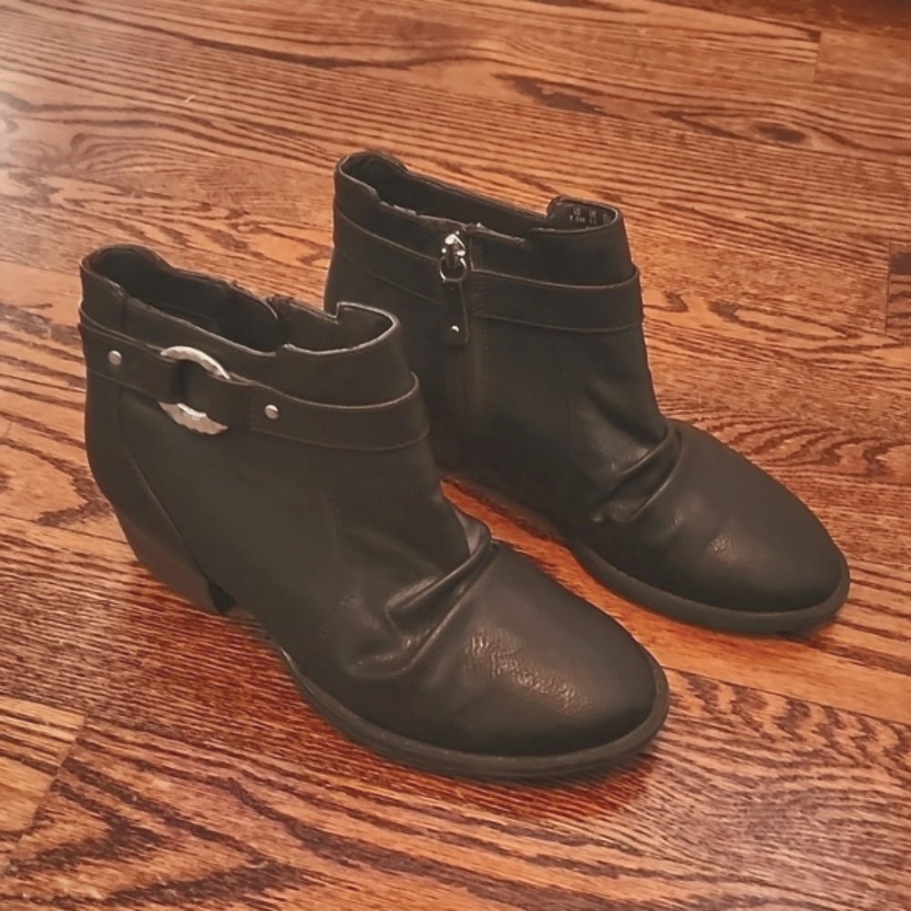 Dr. Scholl's Black Mules with Chunky Heel and Textured Surface